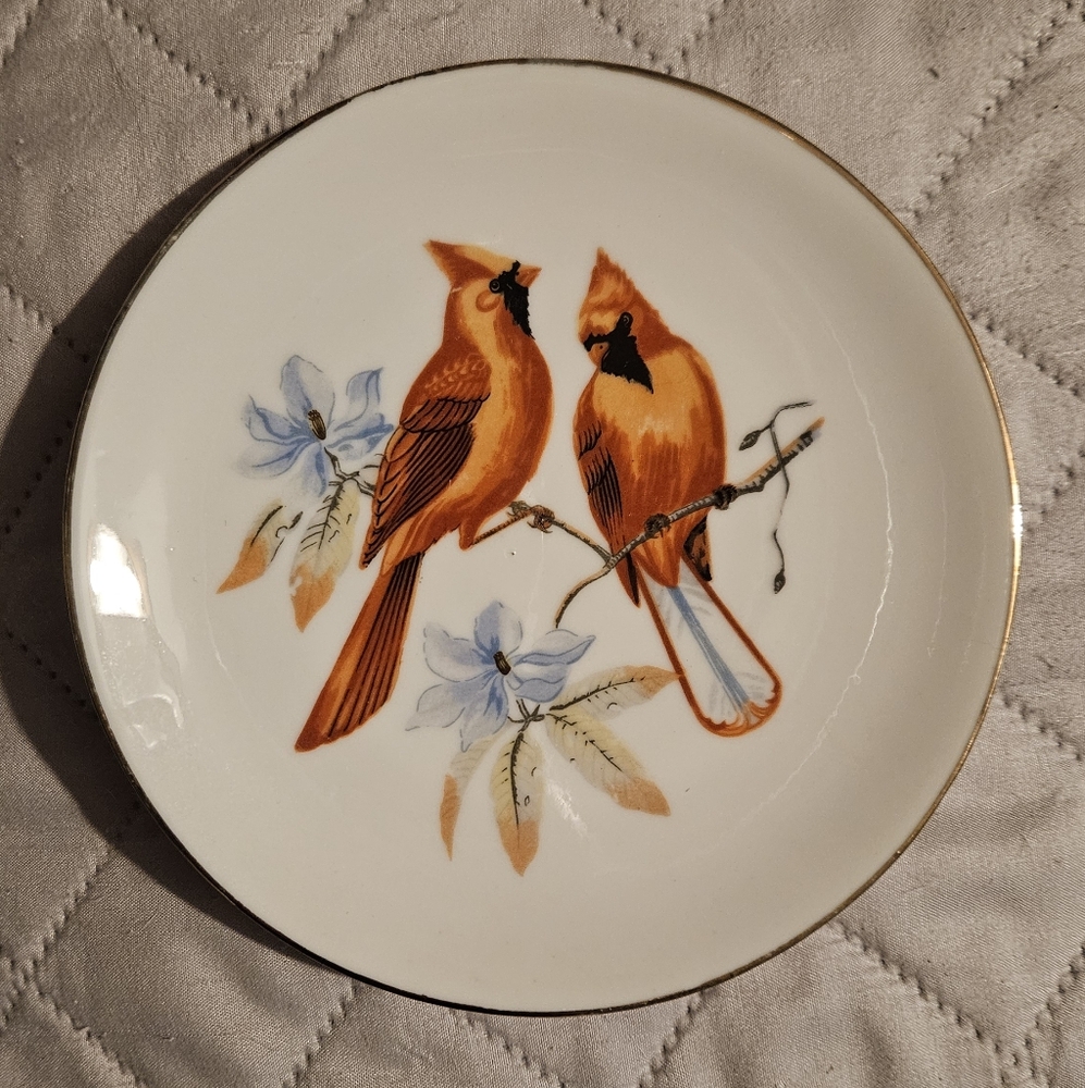 Chadwick-Miller INC. Decorative Plate with Cardinal Design